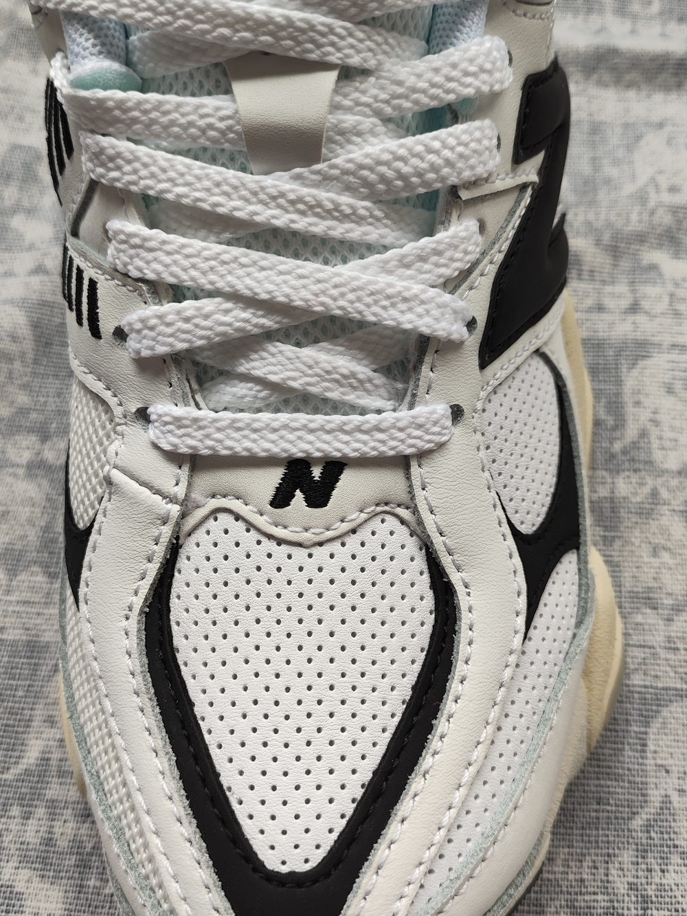 New Balance Men's White and Black Retro-Style Sneakers - Picture 3 of 6